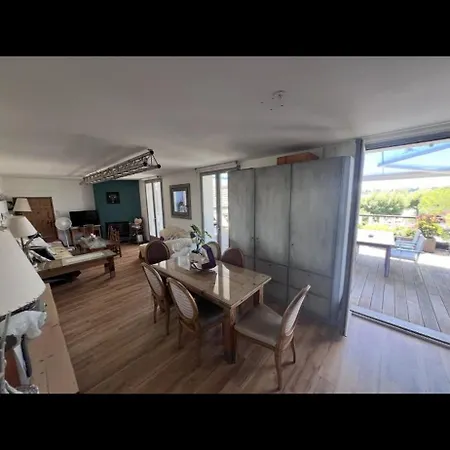 Comme Chez Soi 1 * אנסי